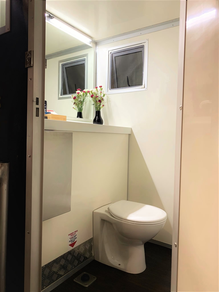 LUXURY TOILET HIRE Luxury portable toilets Brisbane